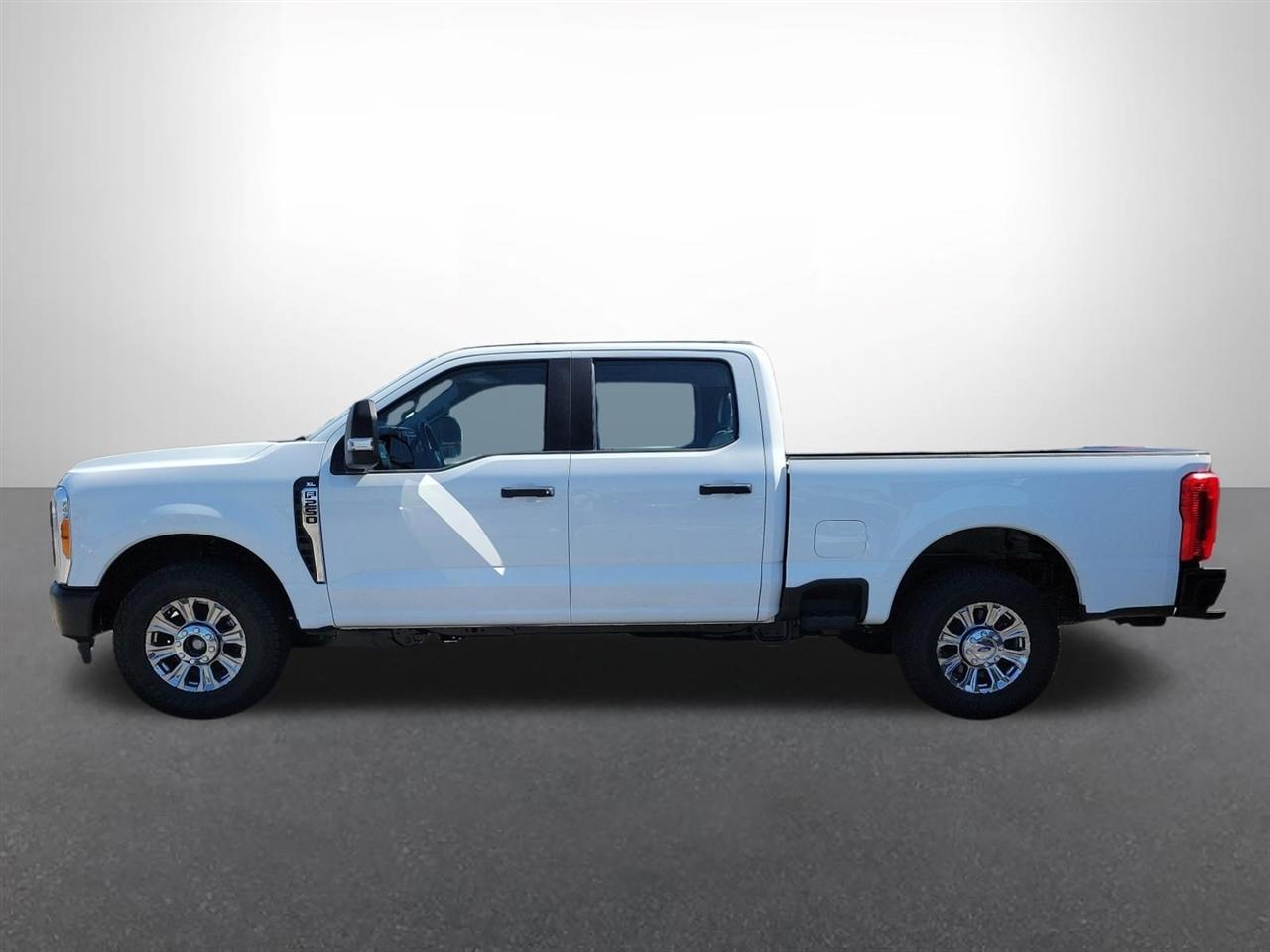 Ford F-250 SD XL Crew Cab 2WD 2023