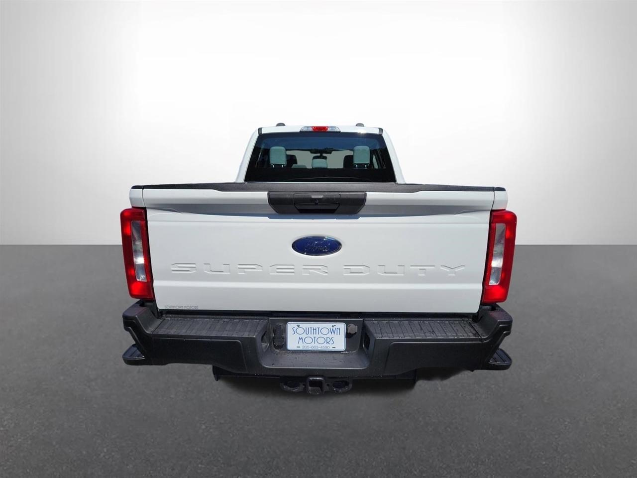 Ford F-250 SD XL Crew Cab 2WD 2023