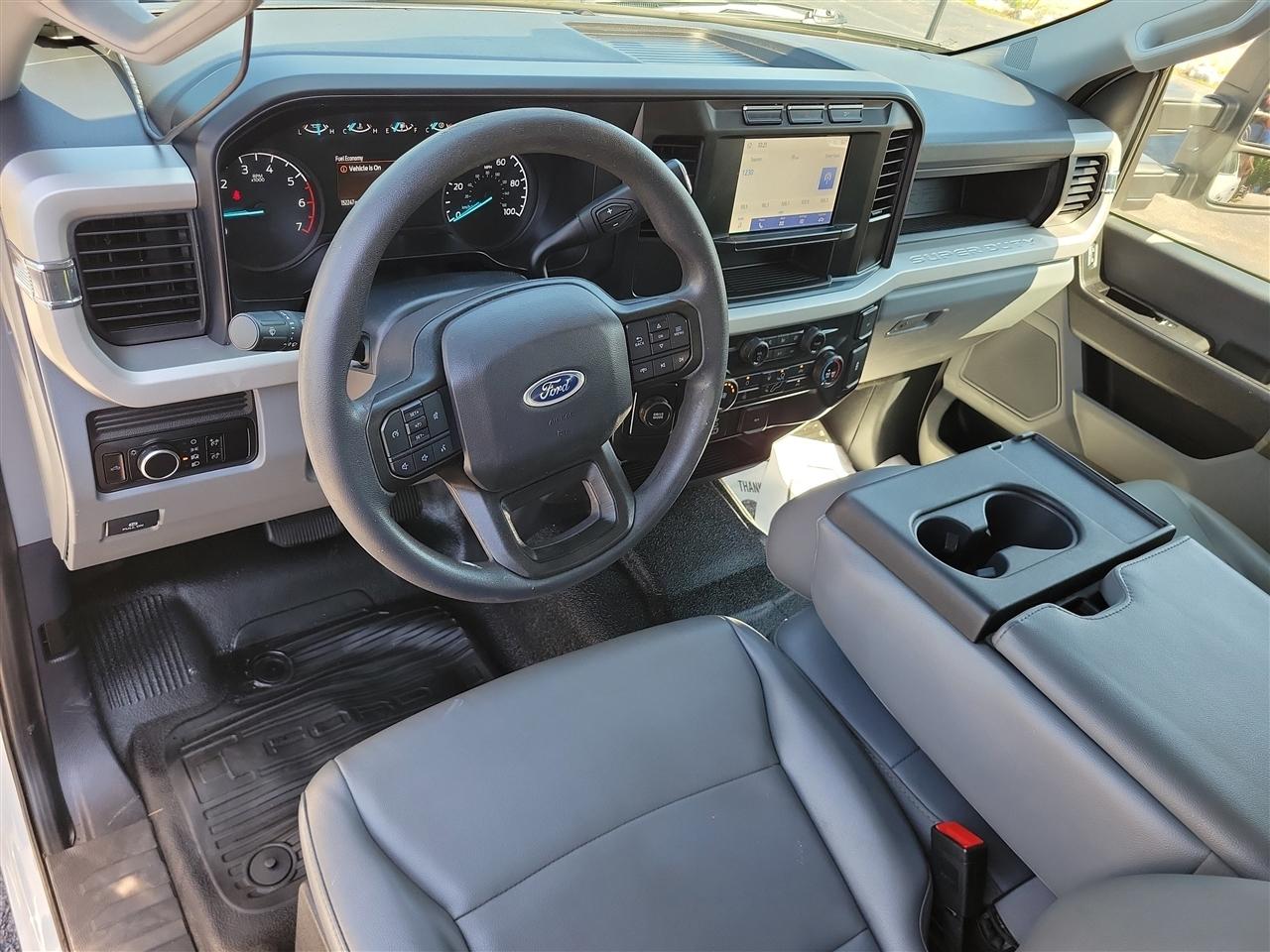 Ford F-250 SD XL Crew Cab 2WD 2023