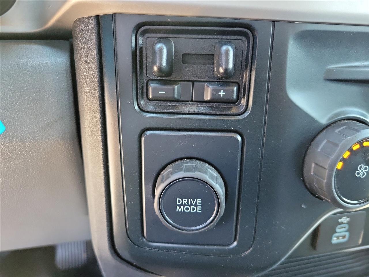 Ford F-250 SD XL Crew Cab 2WD 2023