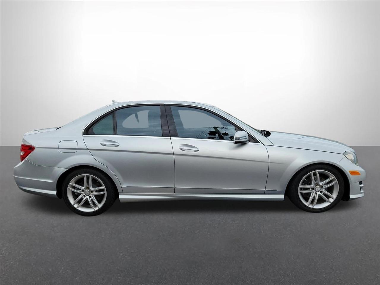 Mercedes-Benz C-Class C300 4MATIC Luxury Sedan 2012