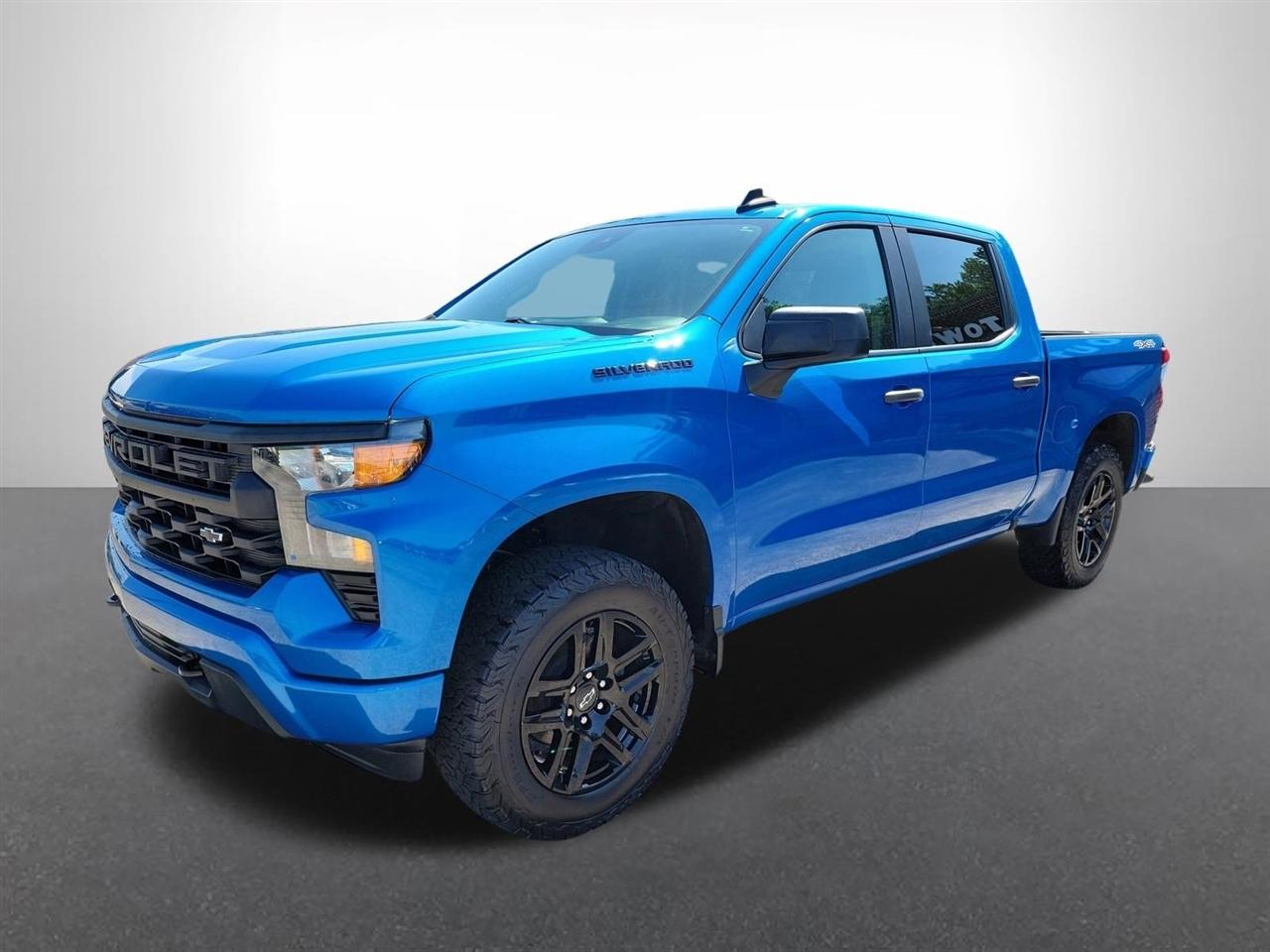 Chevrolet Silverado 1500 Custom Crew Cab 4WD 2023