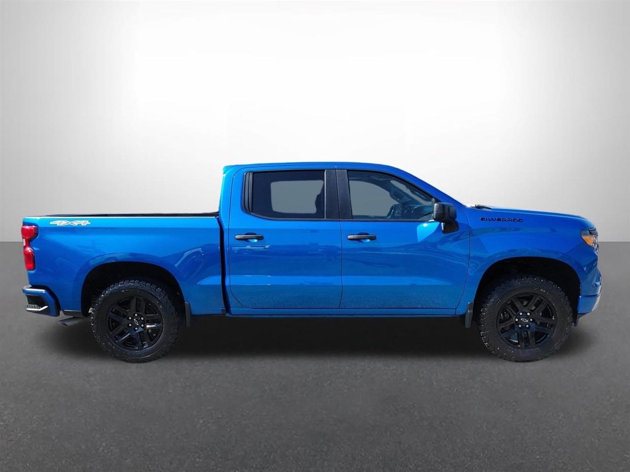 Chevrolet Silverado 1500 Custom Crew Cab 4WD 2023