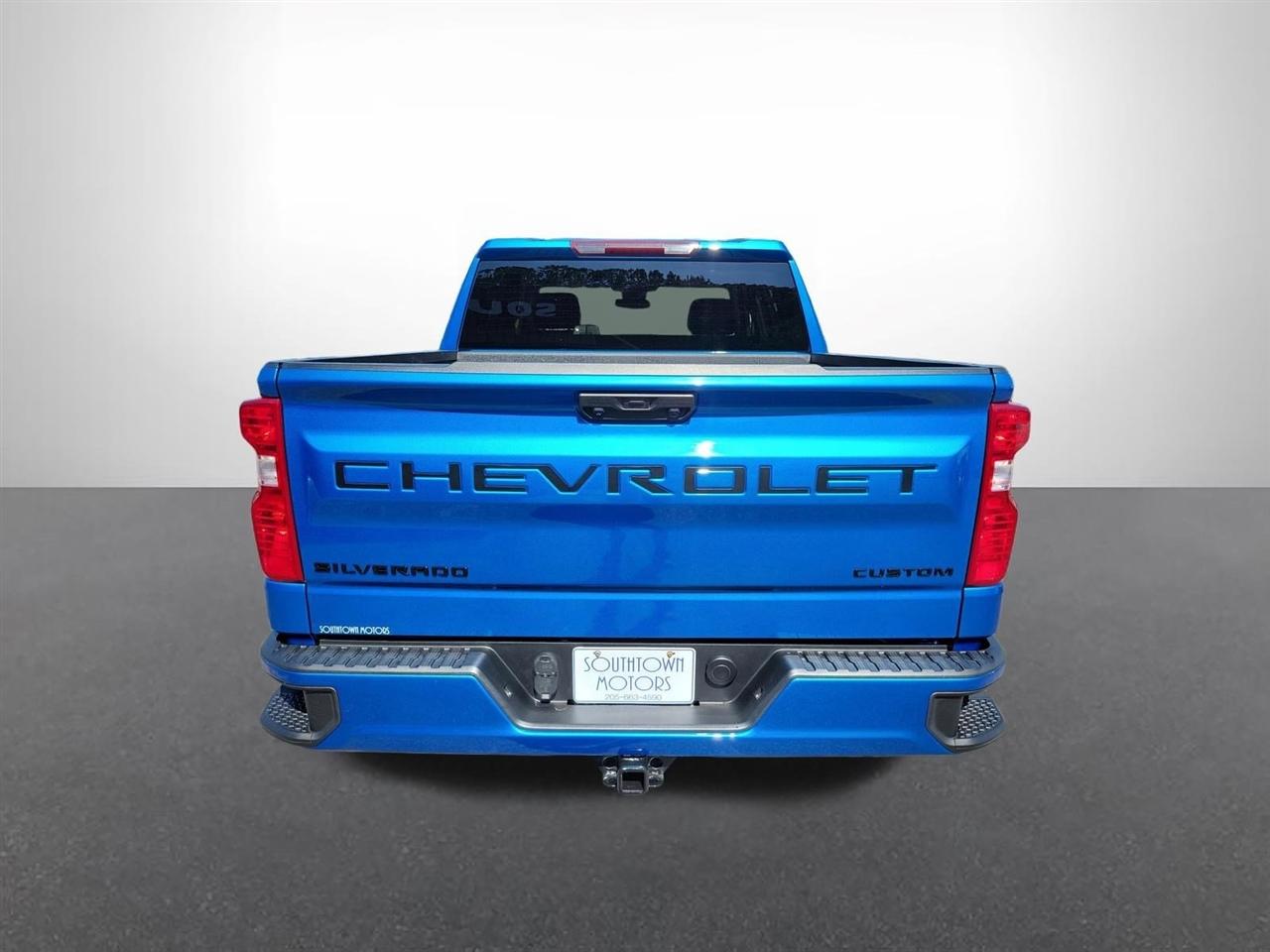 Chevrolet Silverado 1500 Custom Crew Cab 4WD 2023