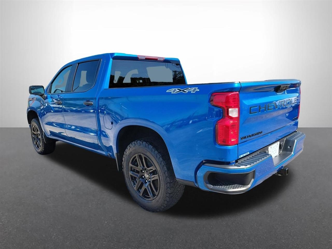 Chevrolet Silverado 1500 Custom Crew Cab 4WD 2023