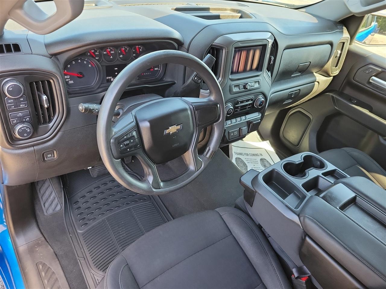 Chevrolet Silverado 1500 Custom Crew Cab 4WD 2023