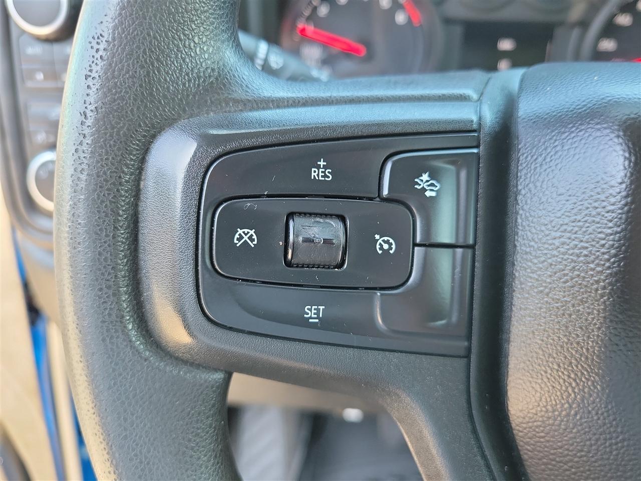 Chevrolet Silverado 1500 Custom Crew Cab 4WD 2023