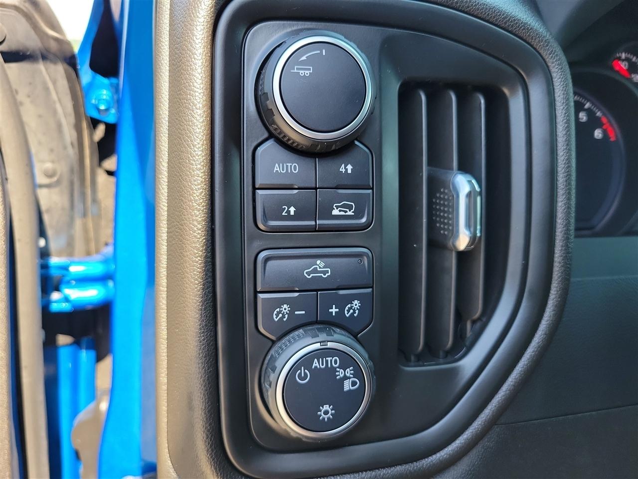 Chevrolet Silverado 1500 Custom Crew Cab 4WD 2023