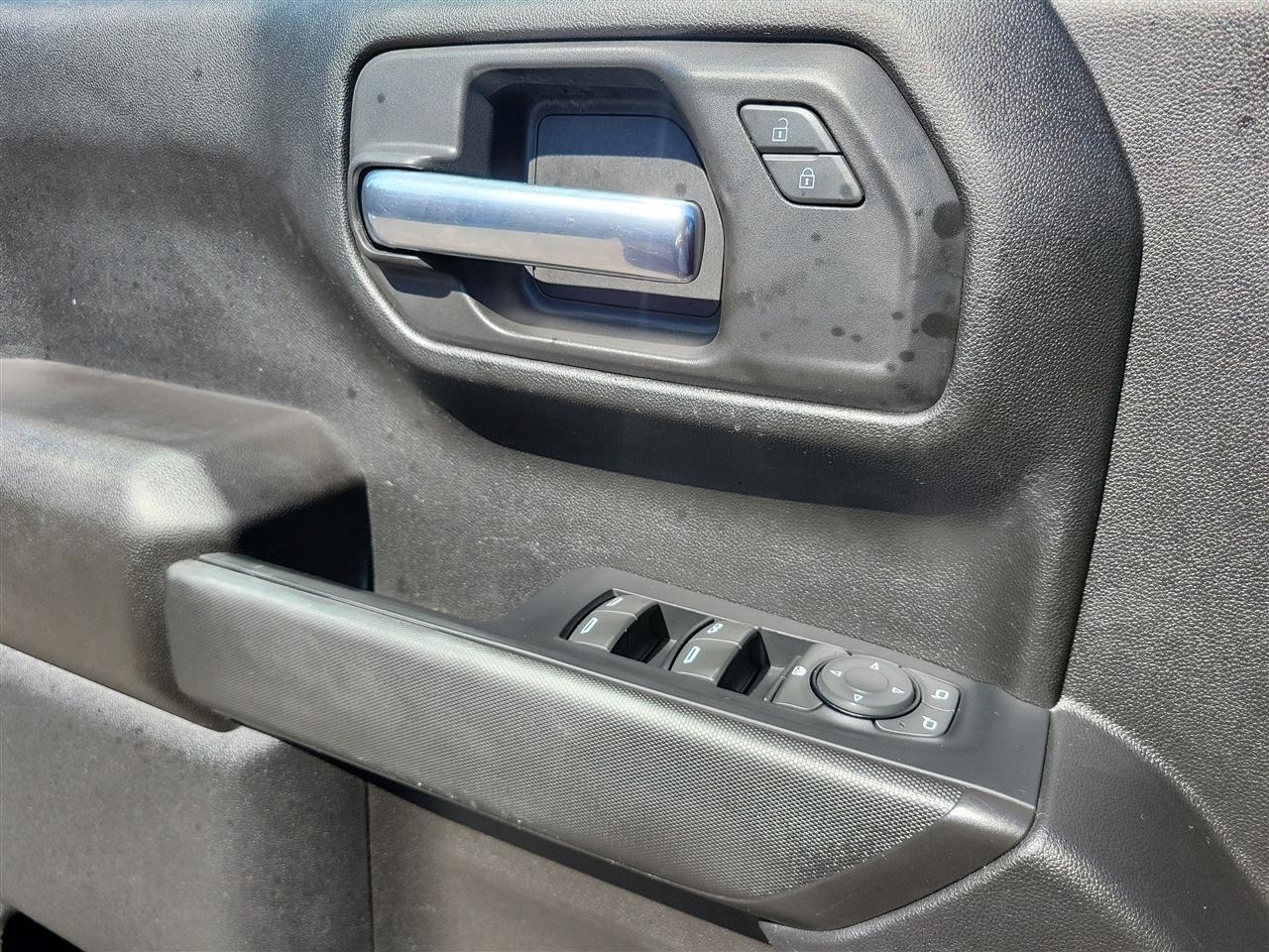 Chevrolet Silverado 1500 Custom Crew Cab 4WD 2023