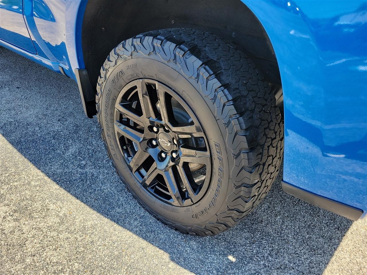 Chevrolet Silverado 1500 Custom Crew Cab 4WD 2023