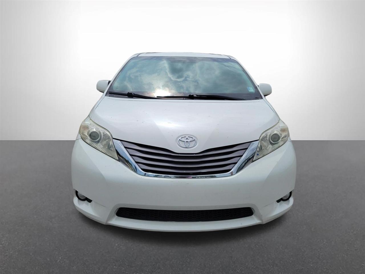 Toyota Sienna Limited Premium 7-Passenger 2017