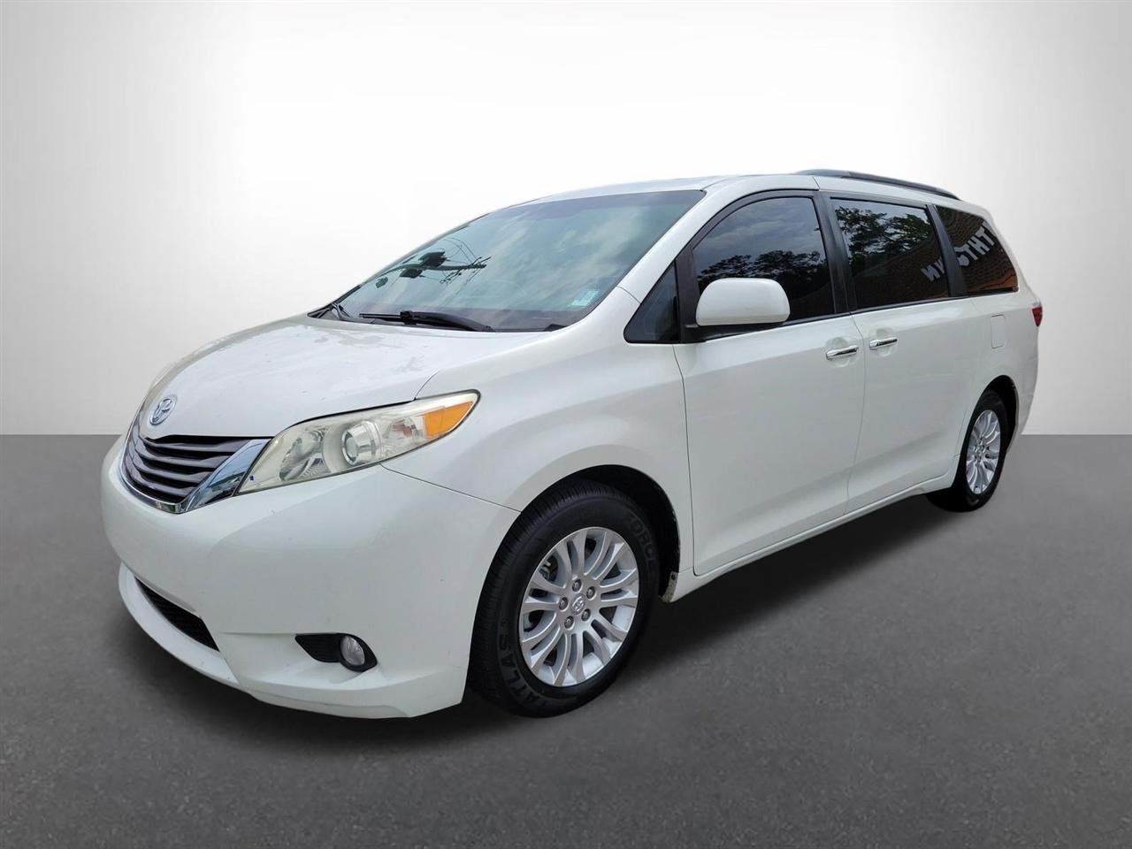 Toyota Sienna Limited Premium 7-Passenger 2017