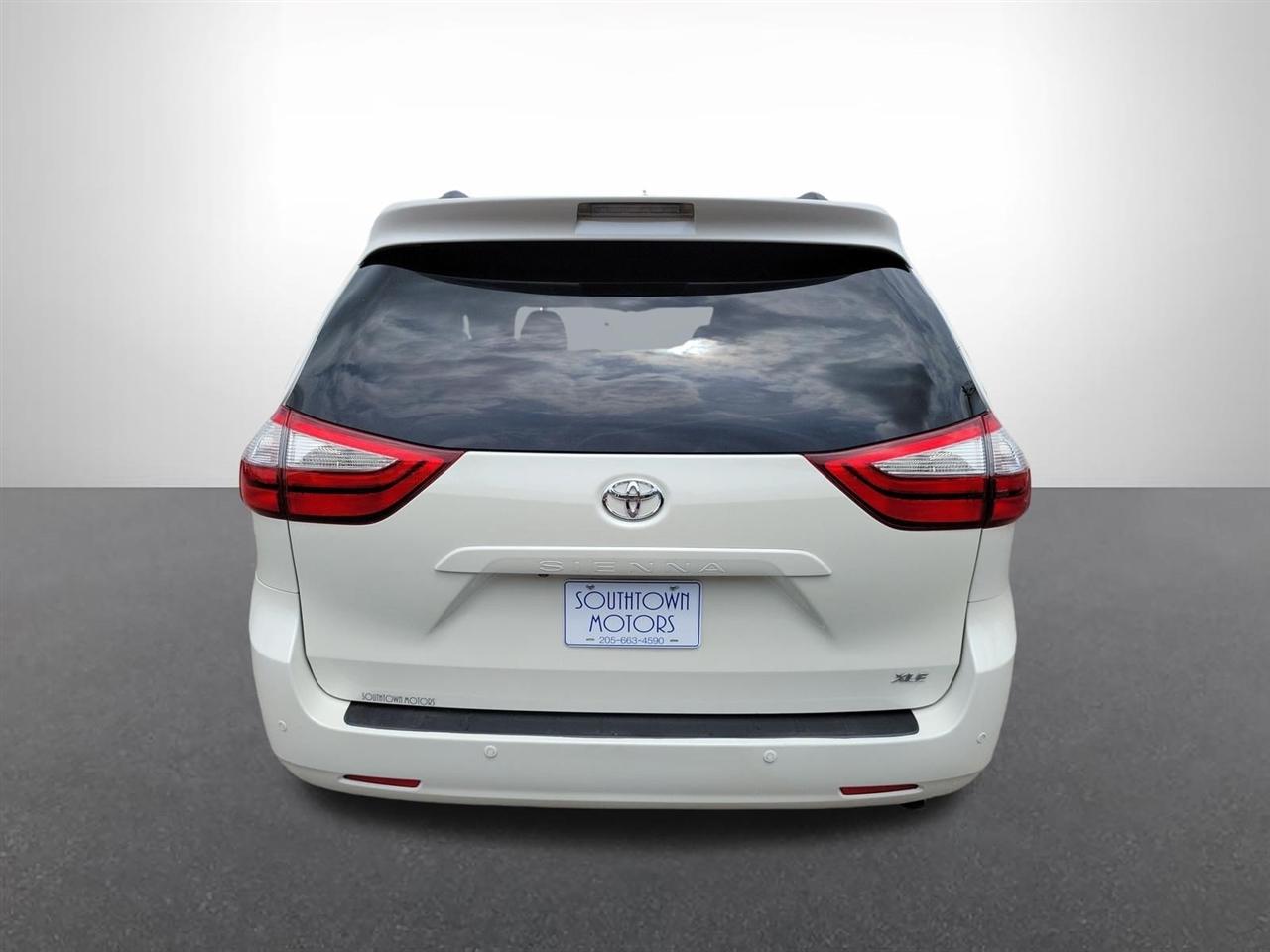 Toyota Sienna Limited Premium 7-Passenger 2017