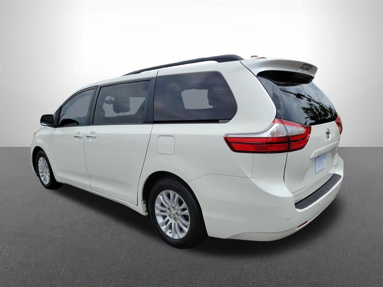 Toyota Sienna Limited Premium 7-Passenger 2017