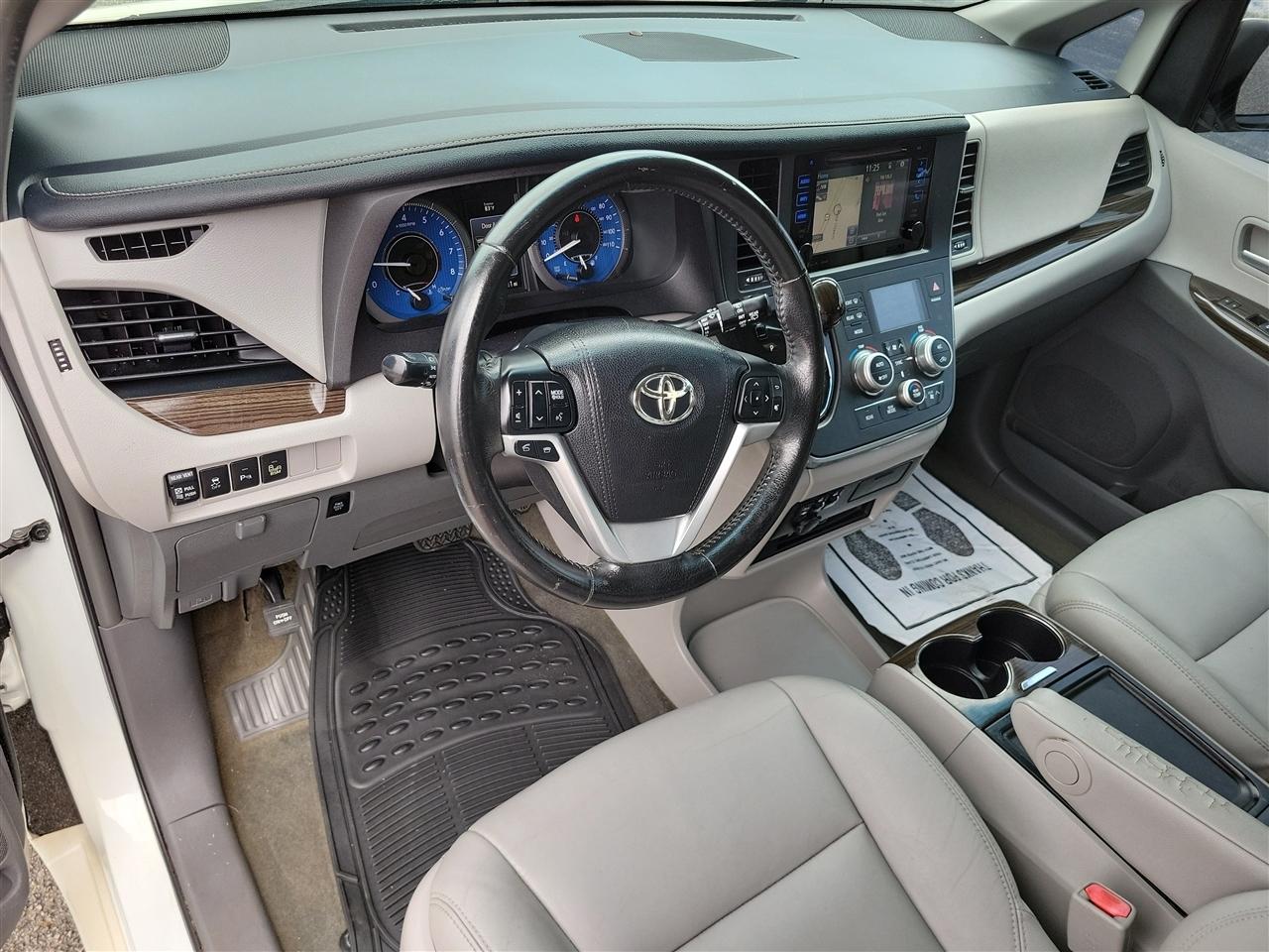 Toyota Sienna Limited Premium 7-Passenger 2017