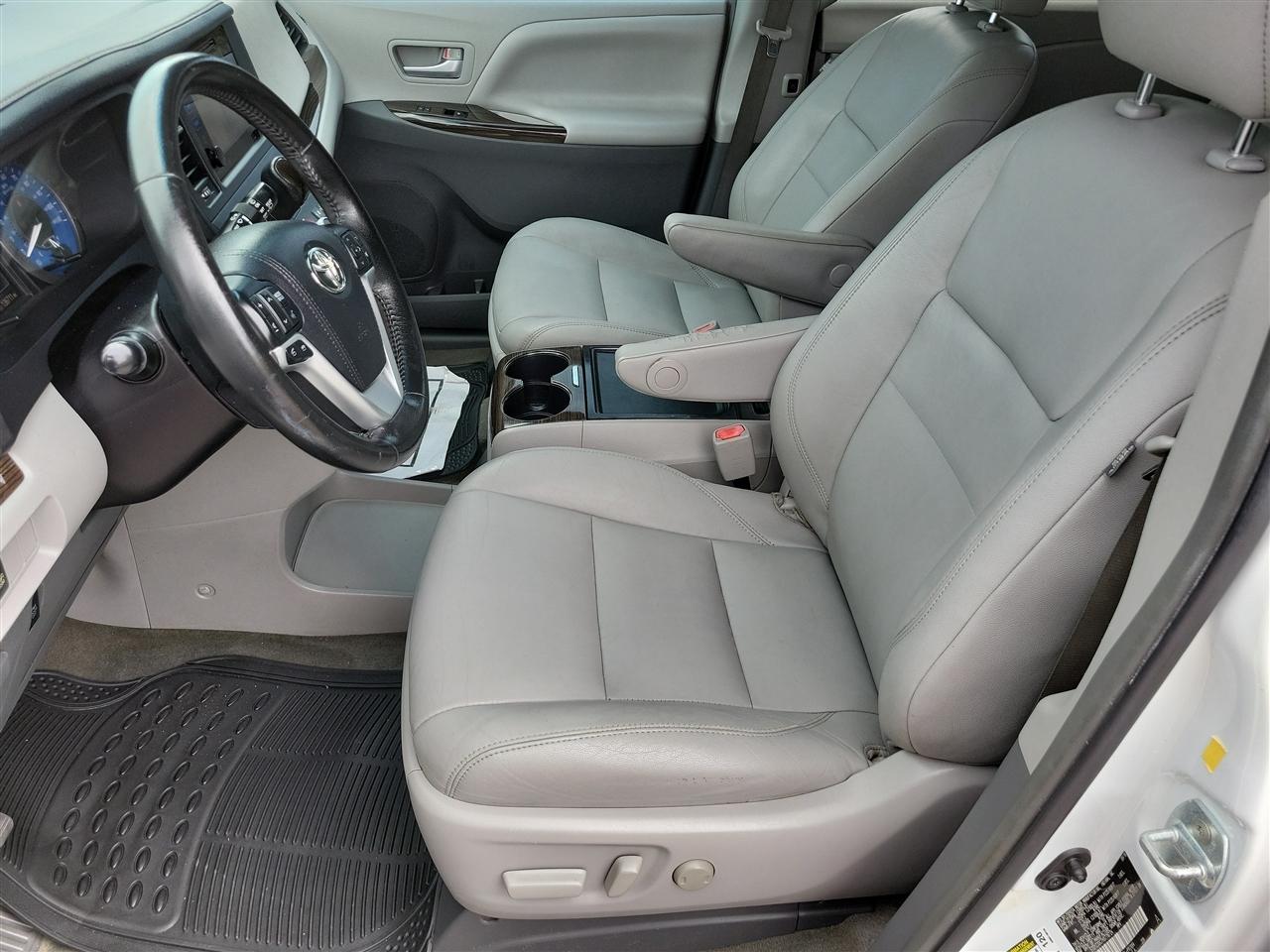 Toyota Sienna Limited Premium 7-Passenger 2017