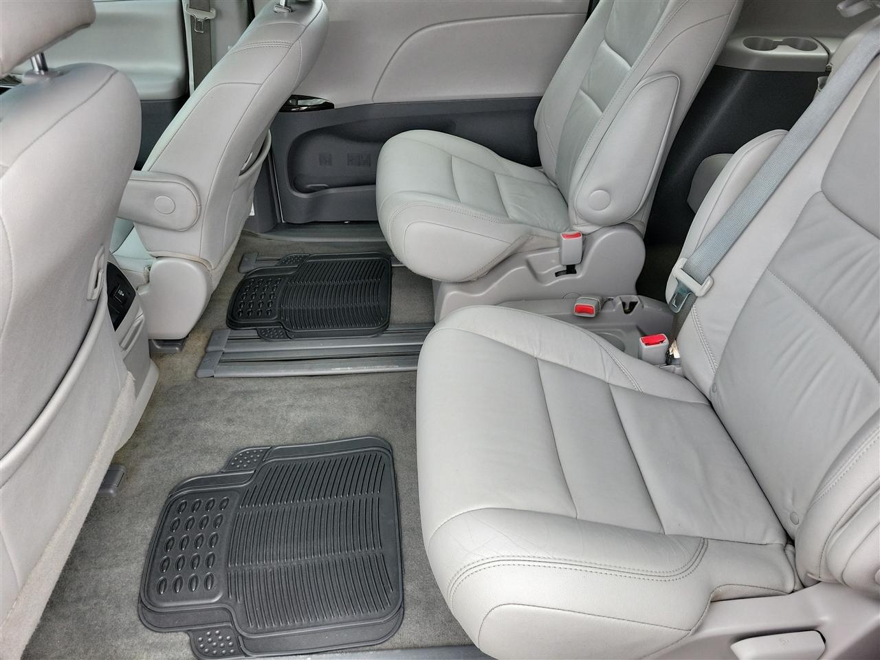 Toyota Sienna Limited Premium 7-Passenger 2017