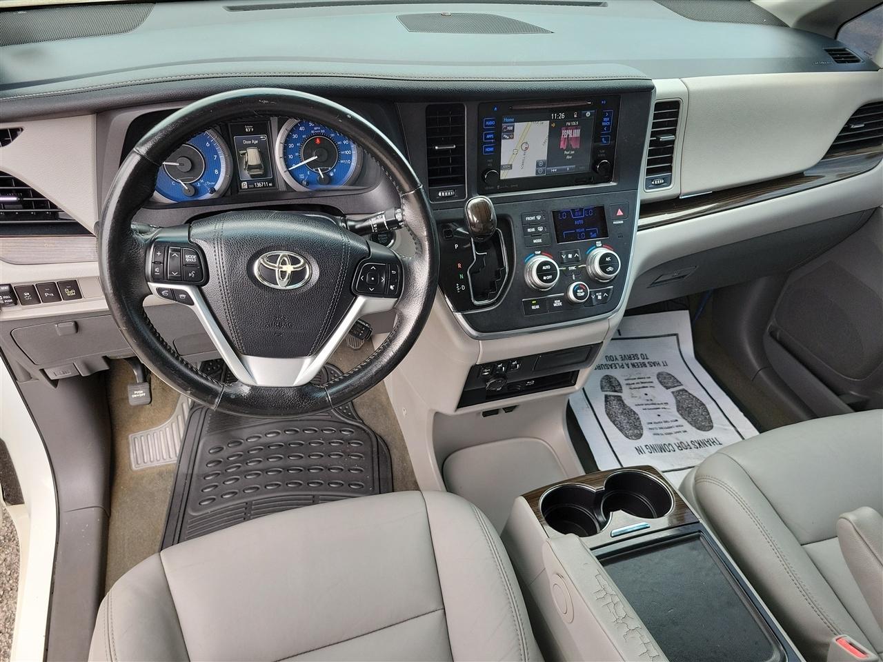 Toyota Sienna Limited Premium 7-Passenger 2017