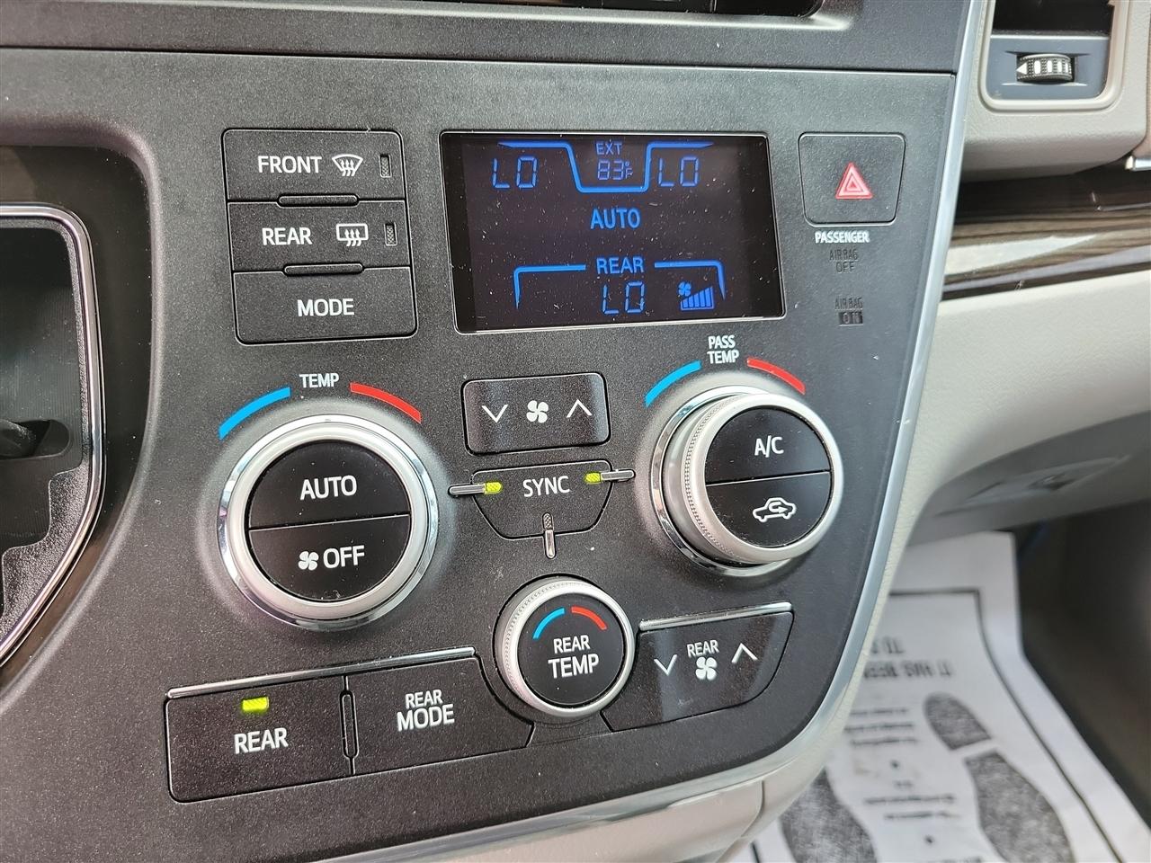 Toyota Sienna Limited Premium 7-Passenger 2017