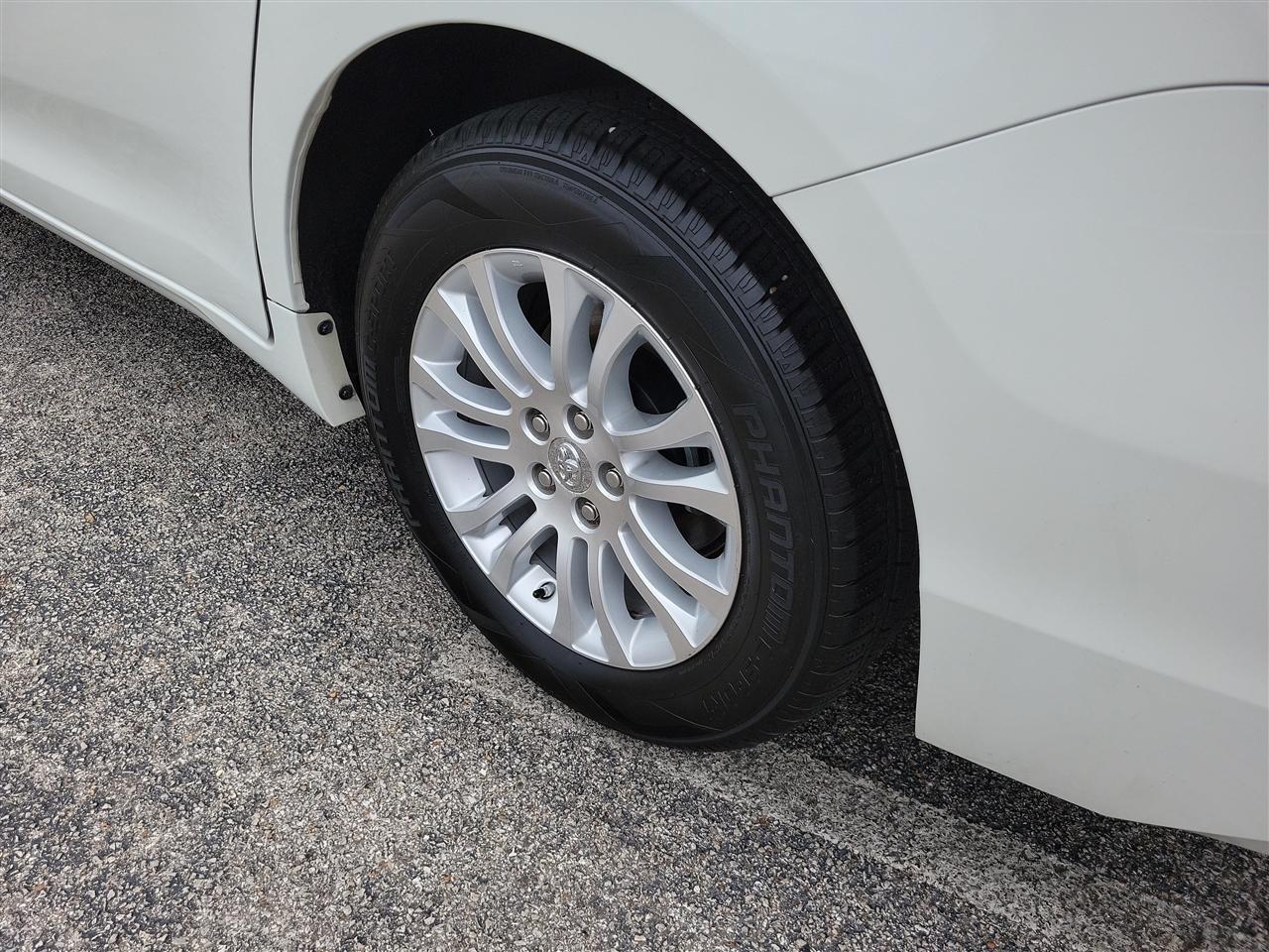 Toyota Sienna Limited Premium 7-Passenger 2017