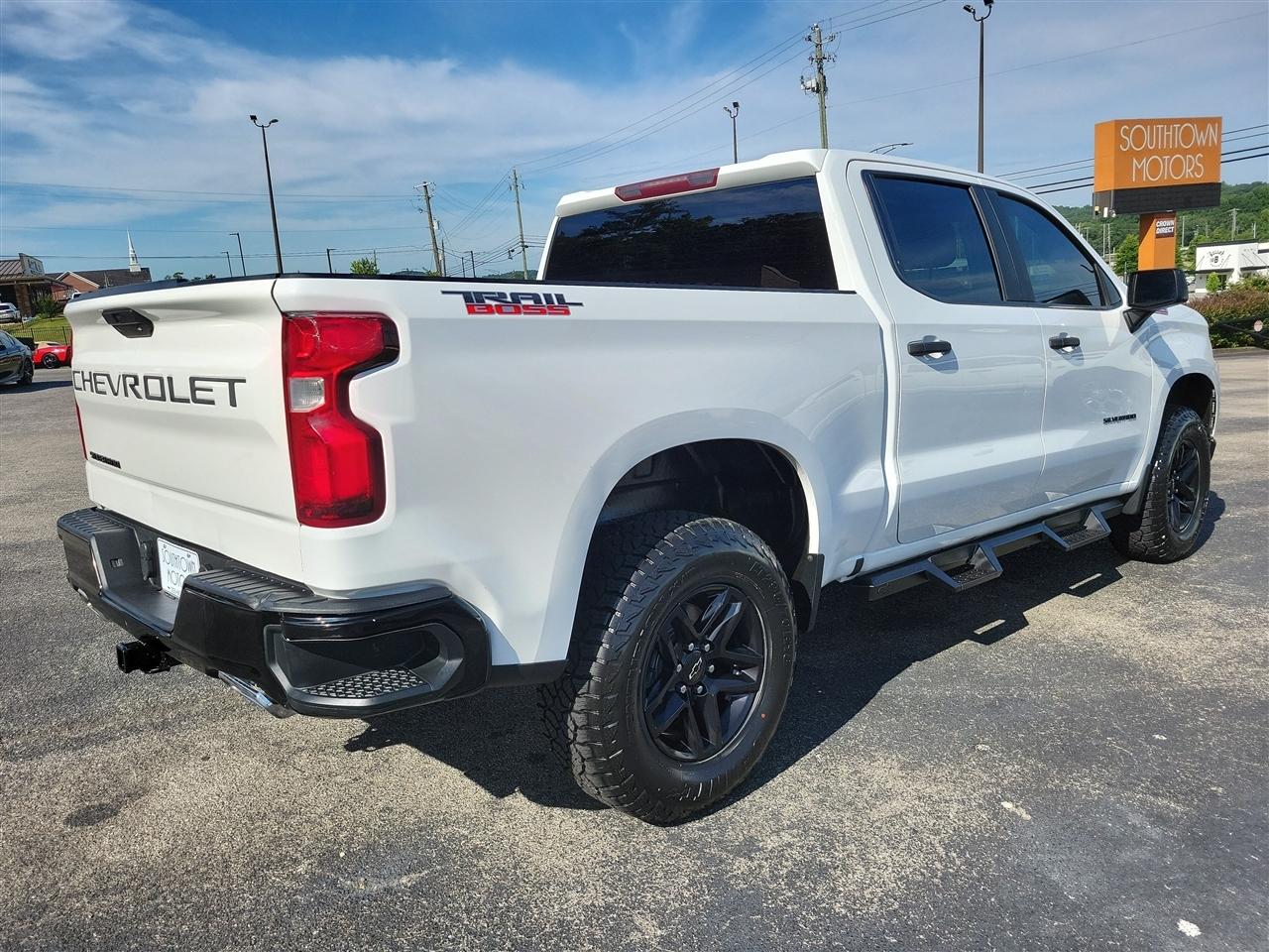 Chevrolet Silverado 1500 Custom Trail Boss Crew Cab Long Box 4WD 2020