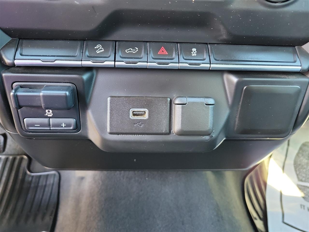 Chevrolet Silverado 1500 Custom Trail Boss Crew Cab Long Box 4WD 2020