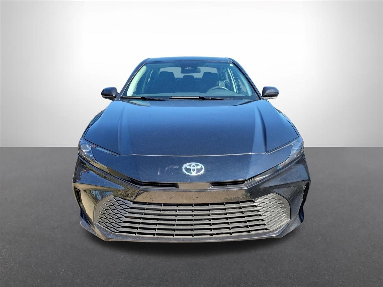 Toyota Camry Hybrid XLE 2026
