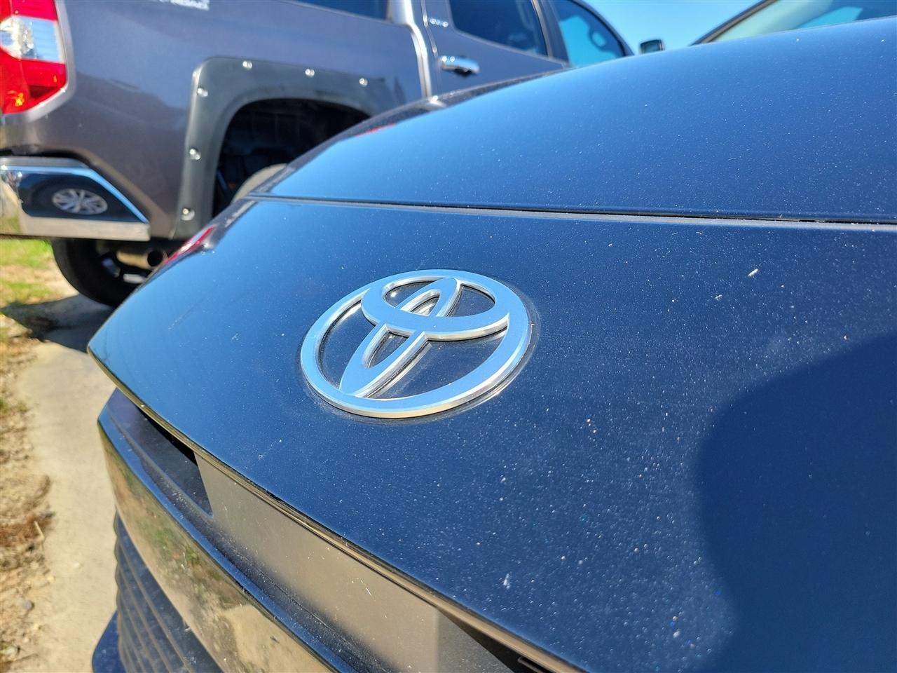 Toyota Camry Hybrid XLE 2026