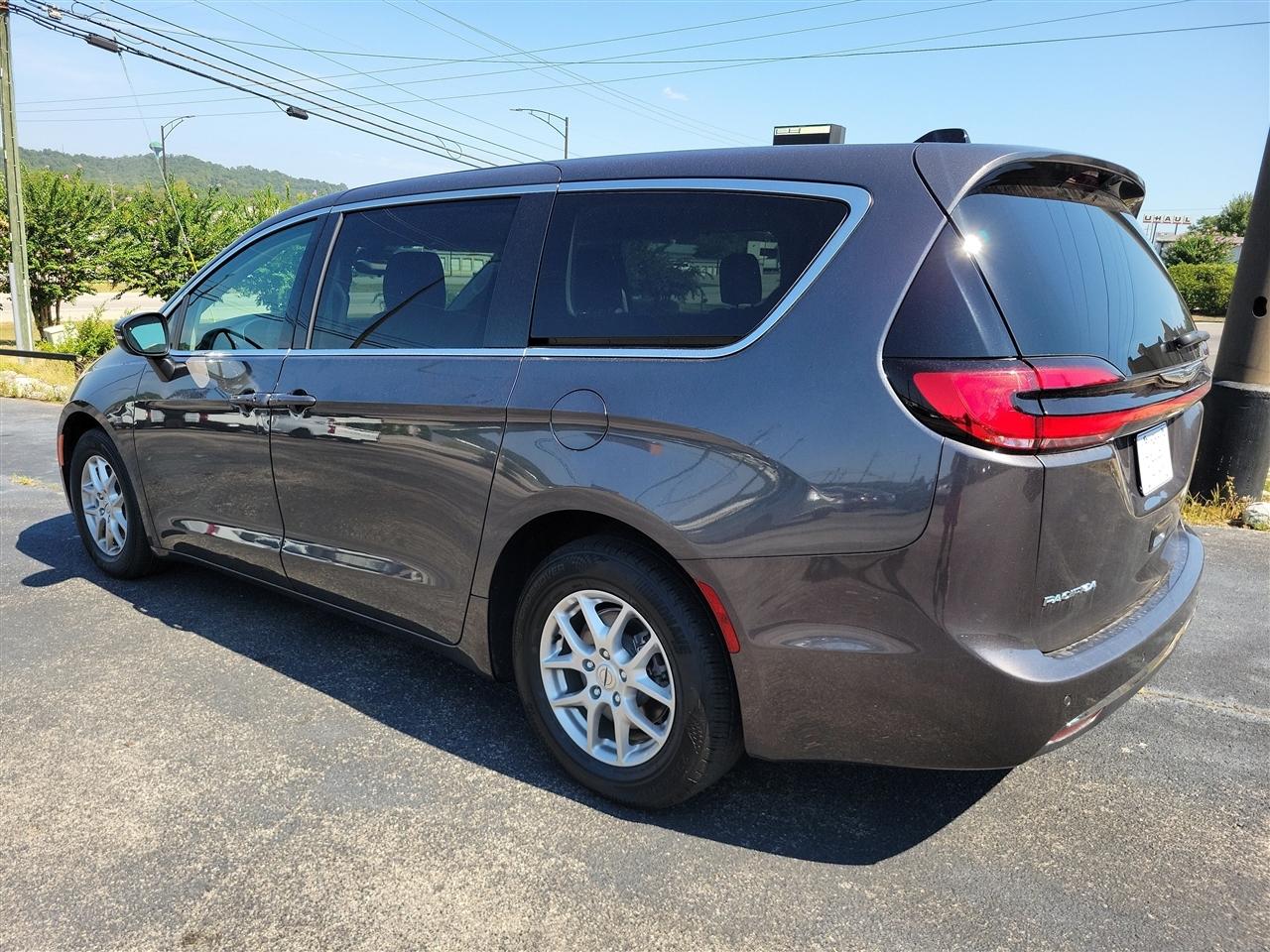 Chrysler Pacifica Touring L 2023