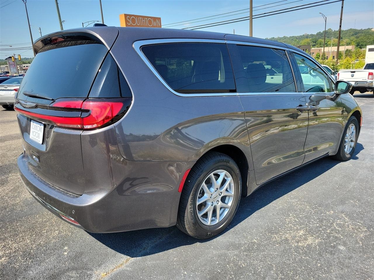Chrysler Pacifica Touring L 2023