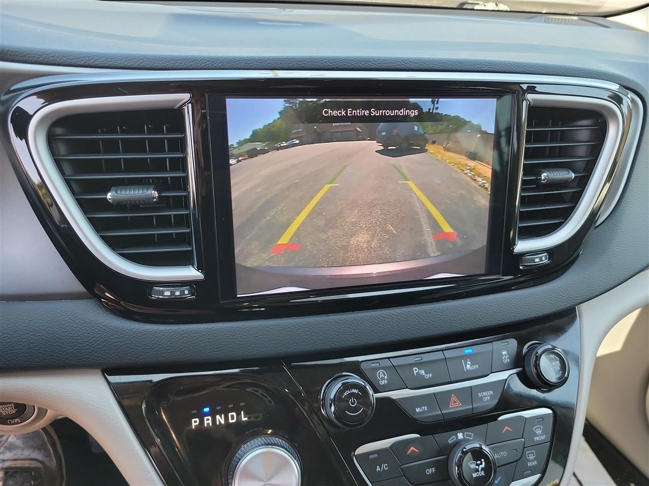 Chrysler Pacifica Touring L 2023