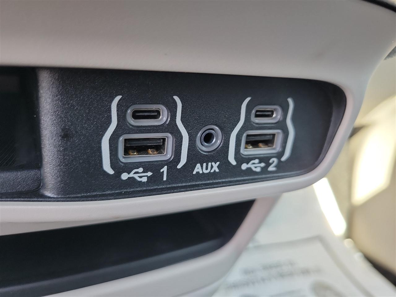 Chrysler Pacifica Touring L 2023