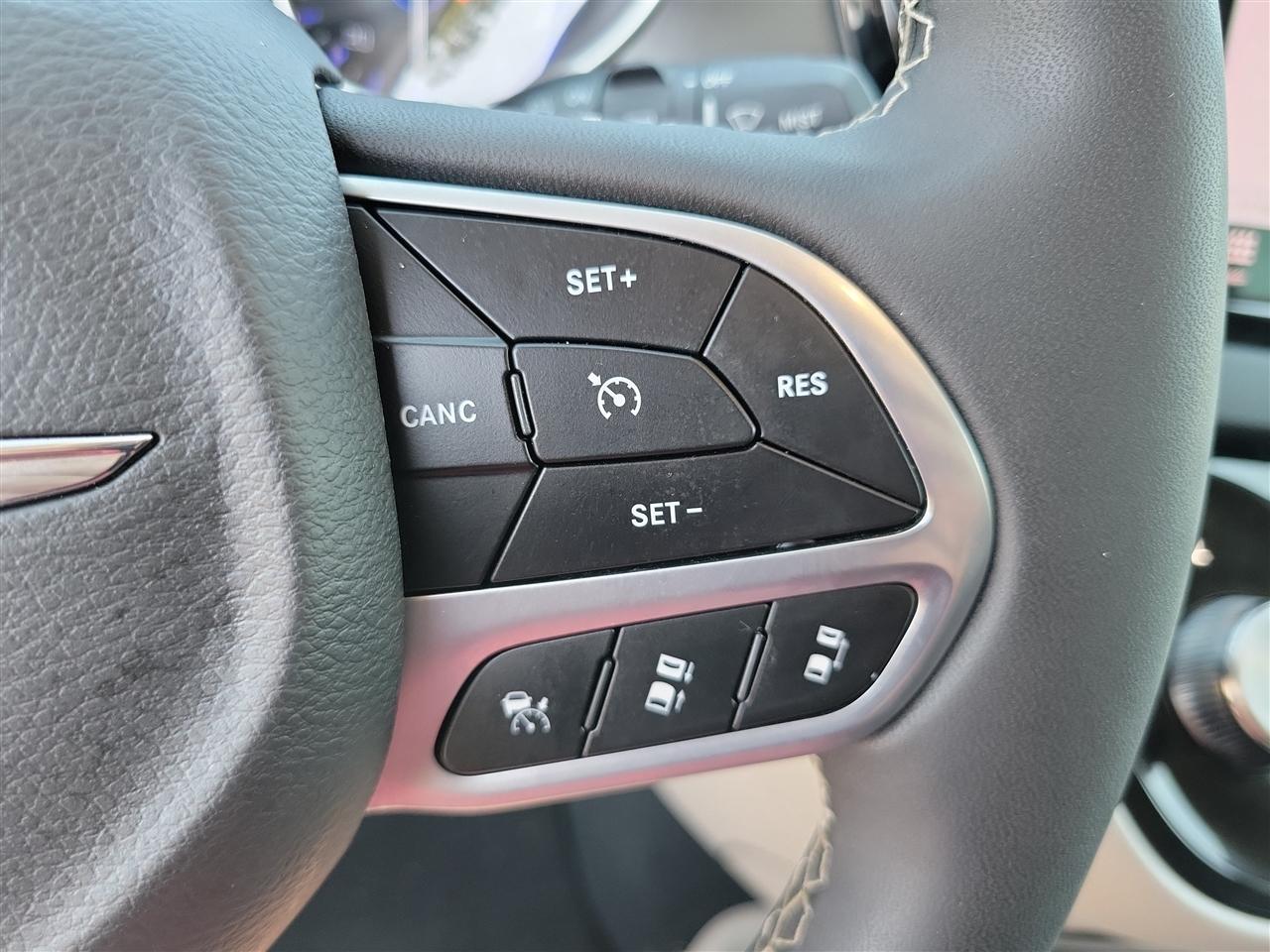 Chrysler Pacifica Touring L 2023
