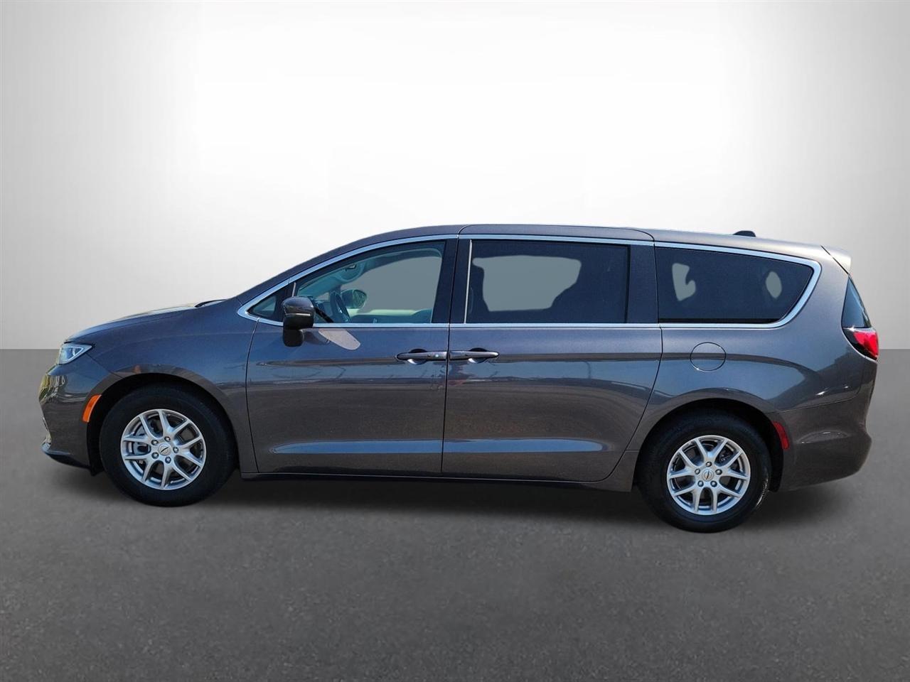 Chrysler Pacifica Touring L 2023