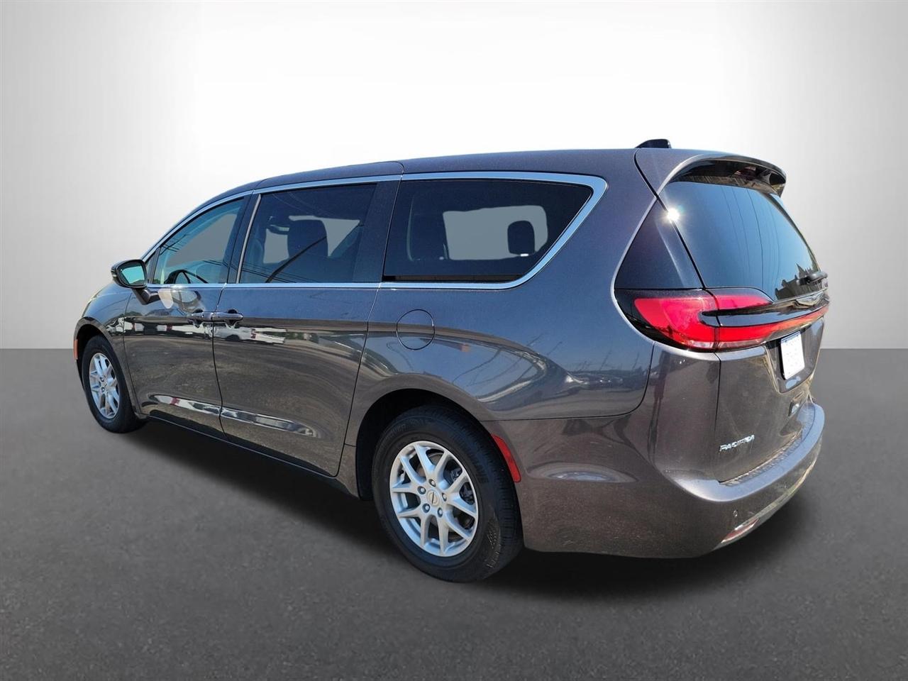Chrysler Pacifica Touring L 2023