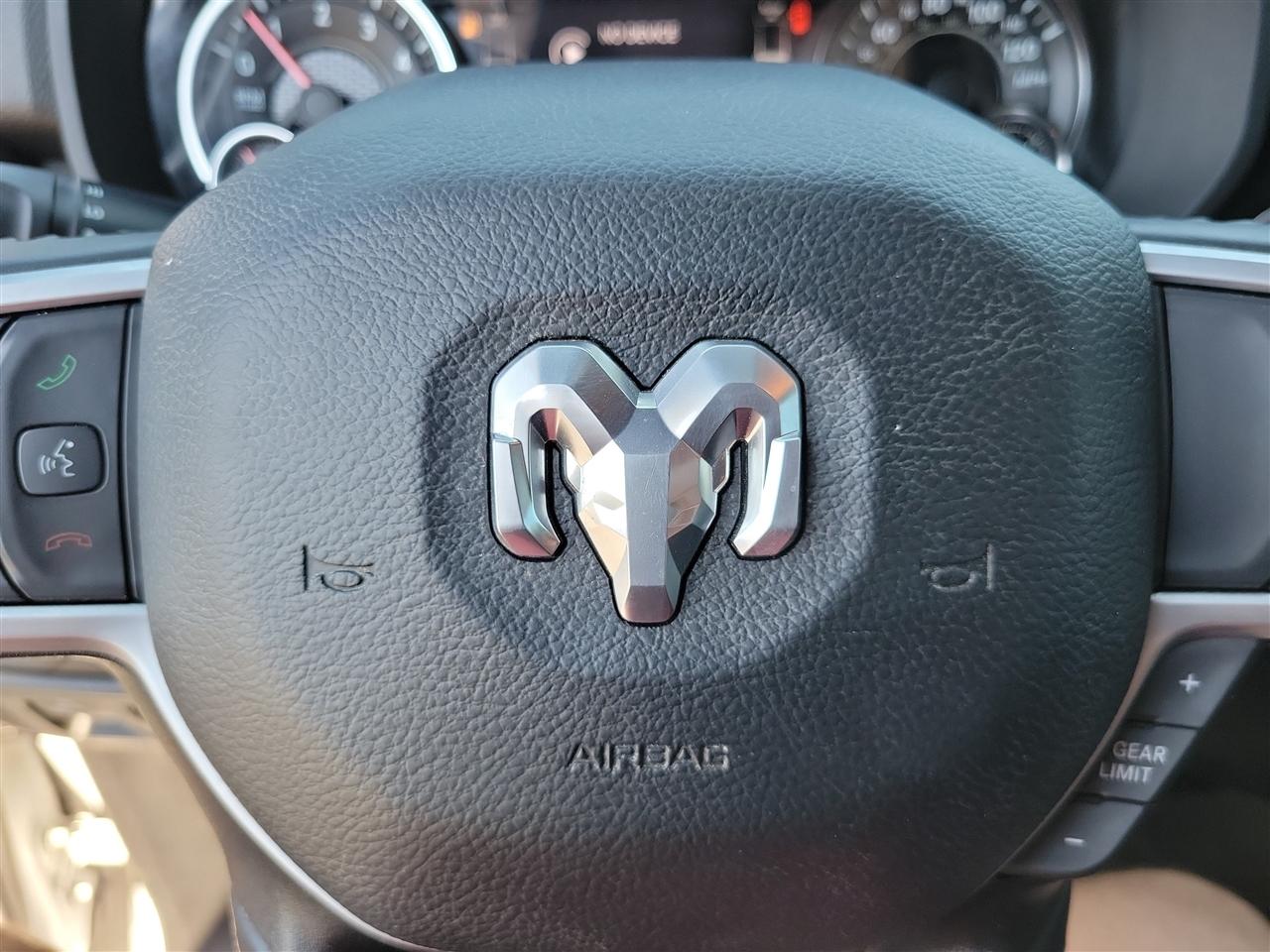 RAM 1500 Big Horn Crew Cab SWB 4WD 2023