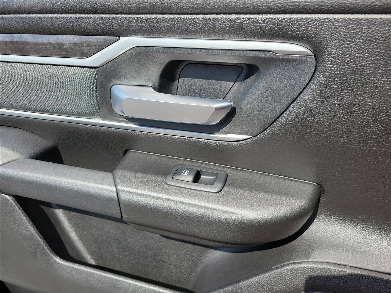 RAM 1500 Big Horn Crew Cab SWB 4WD 2023