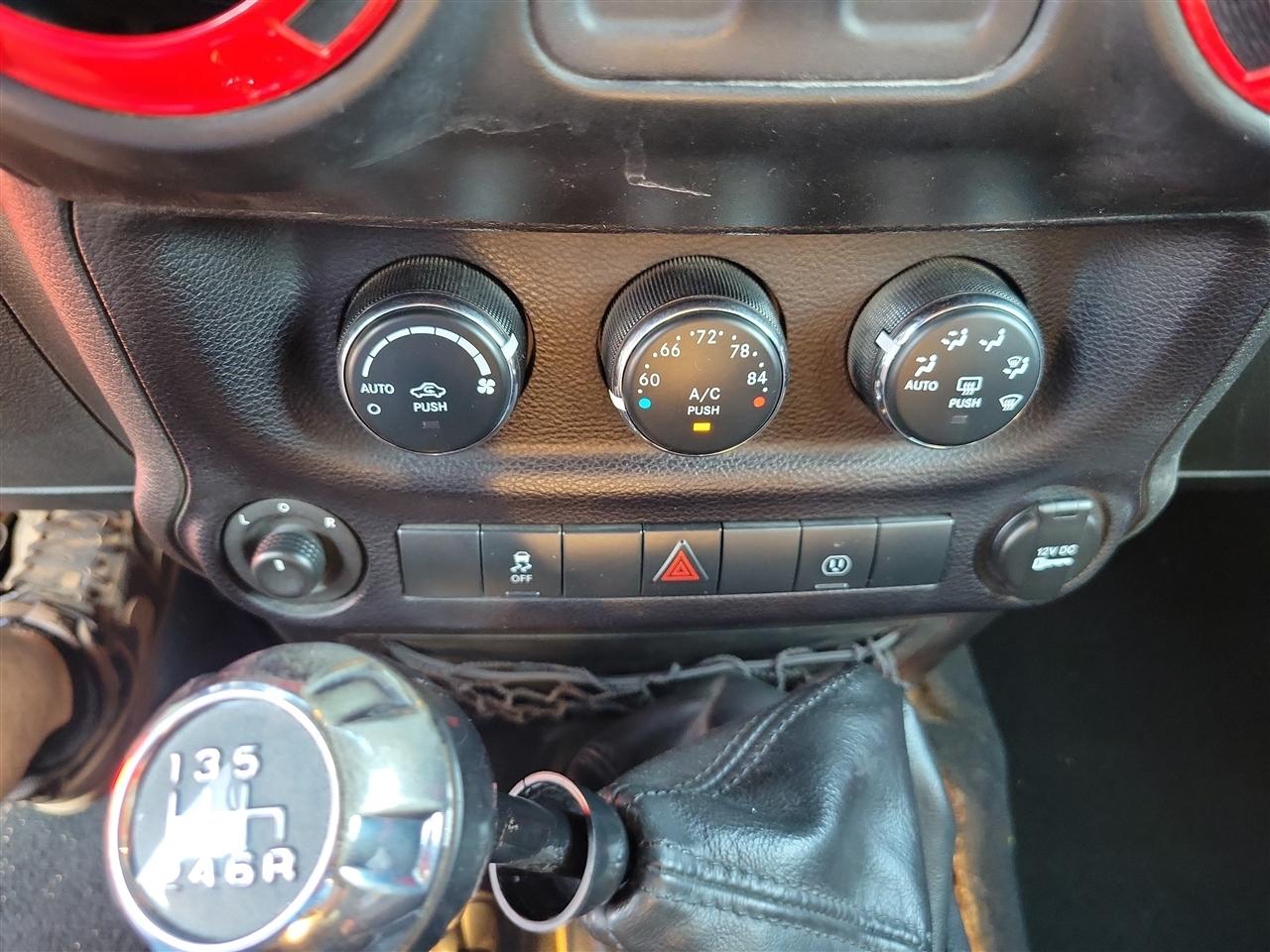 Jeep Wrangler Sahara 4WD 2015