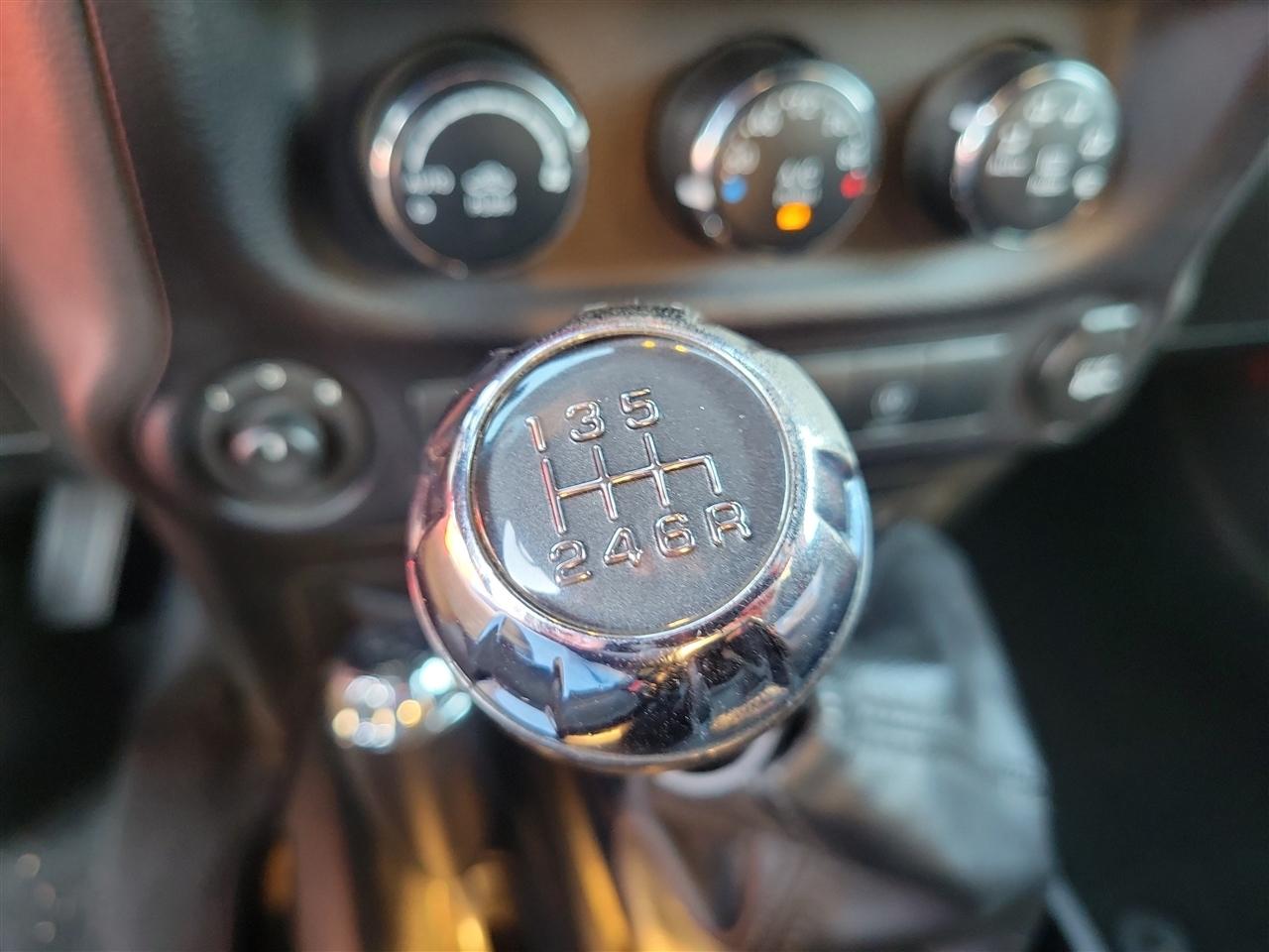 Jeep Wrangler Sahara 4WD 2015