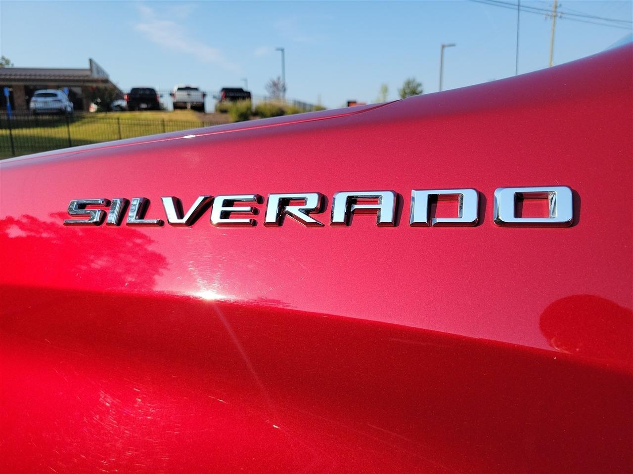 Chevrolet Silverado 1500 Custom Crew Cab Long Box 4WD 2020