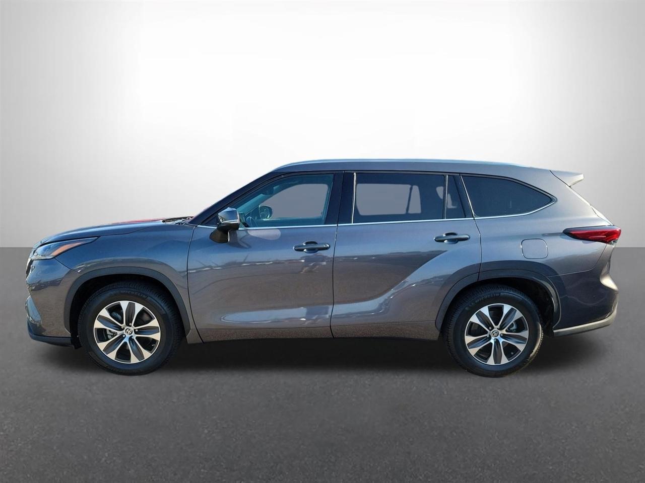 Toyota Highlander XLE FWD V6 2021
