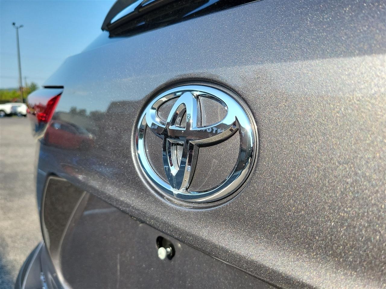 Toyota Highlander XLE FWD V6 2021