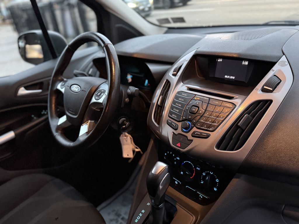 Ford Transit Connect Cargo Van XLT LWB w/Rear Liftgate 2017