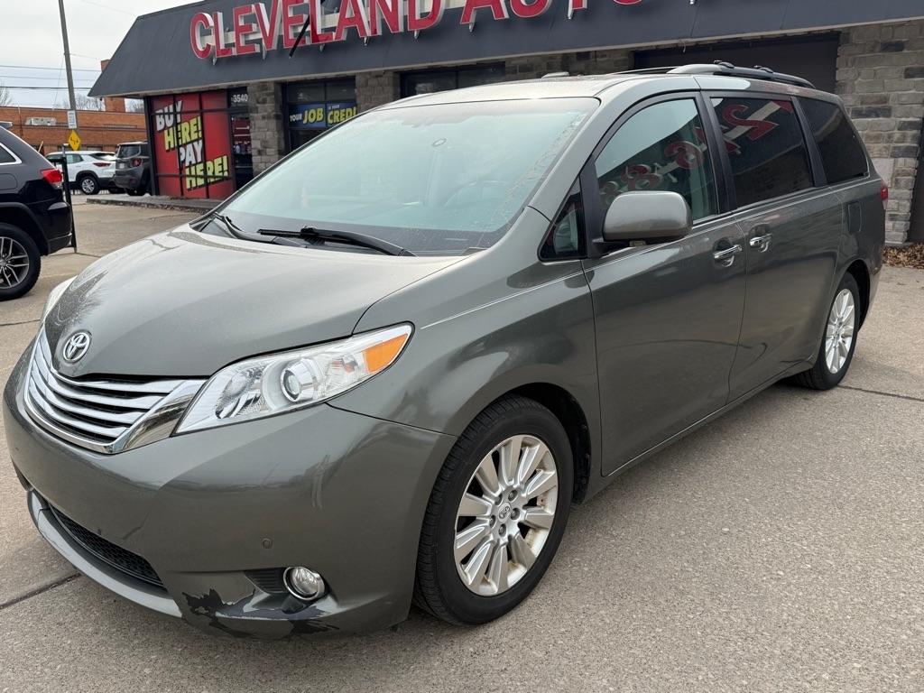 2011 Toyota Sienna XLE 8-Pass V6