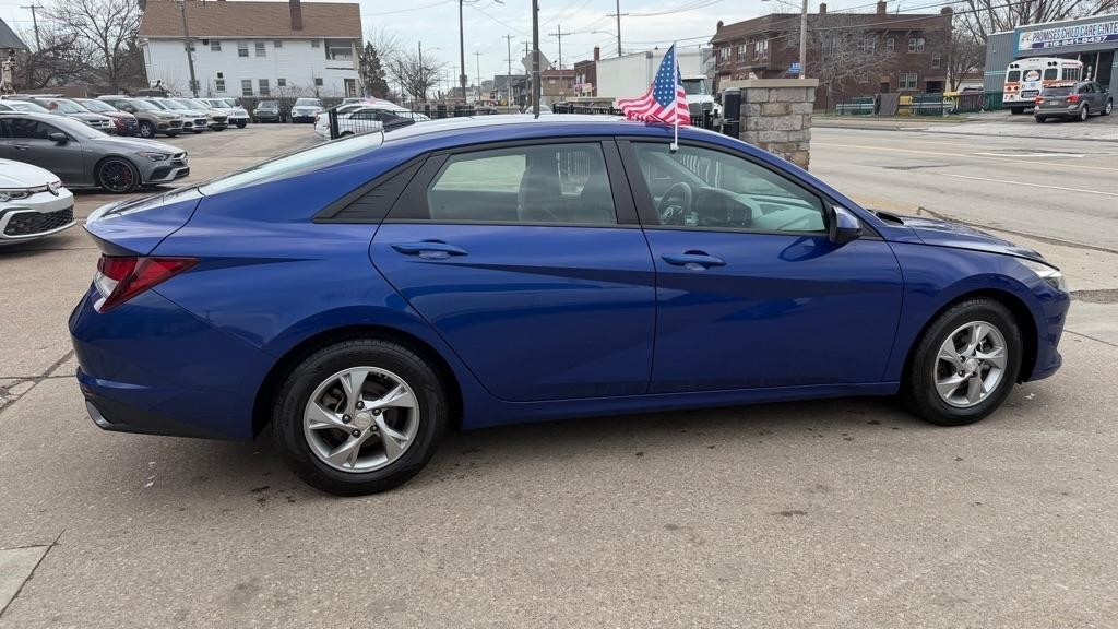 Hyundai Elantra SE 2021