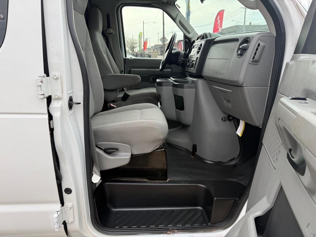 Ford Econoline E-250 2013