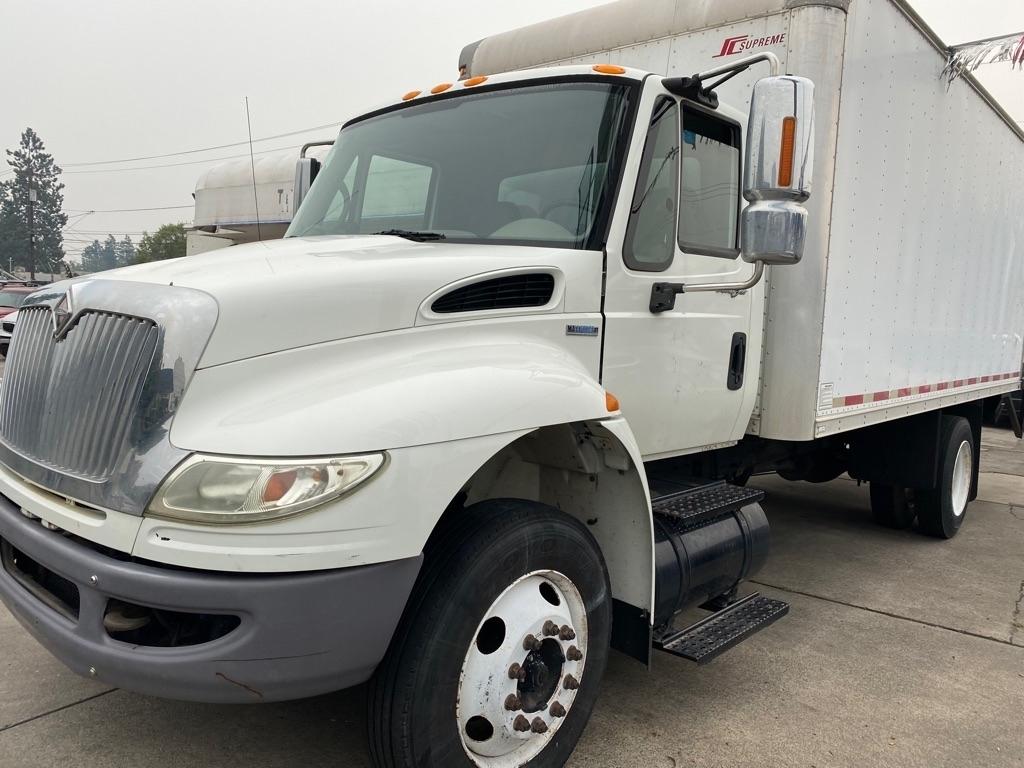 2008 International 4400 BOX