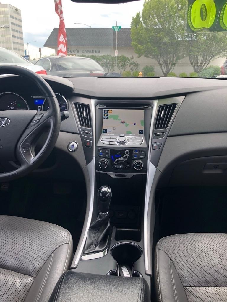 Hyundai Sonata Hybrid  2012
