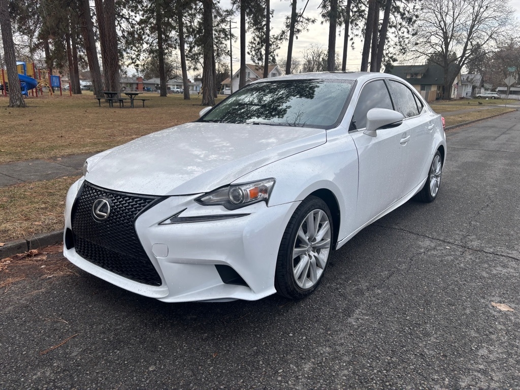 2016 Lexus IS 200t's photo