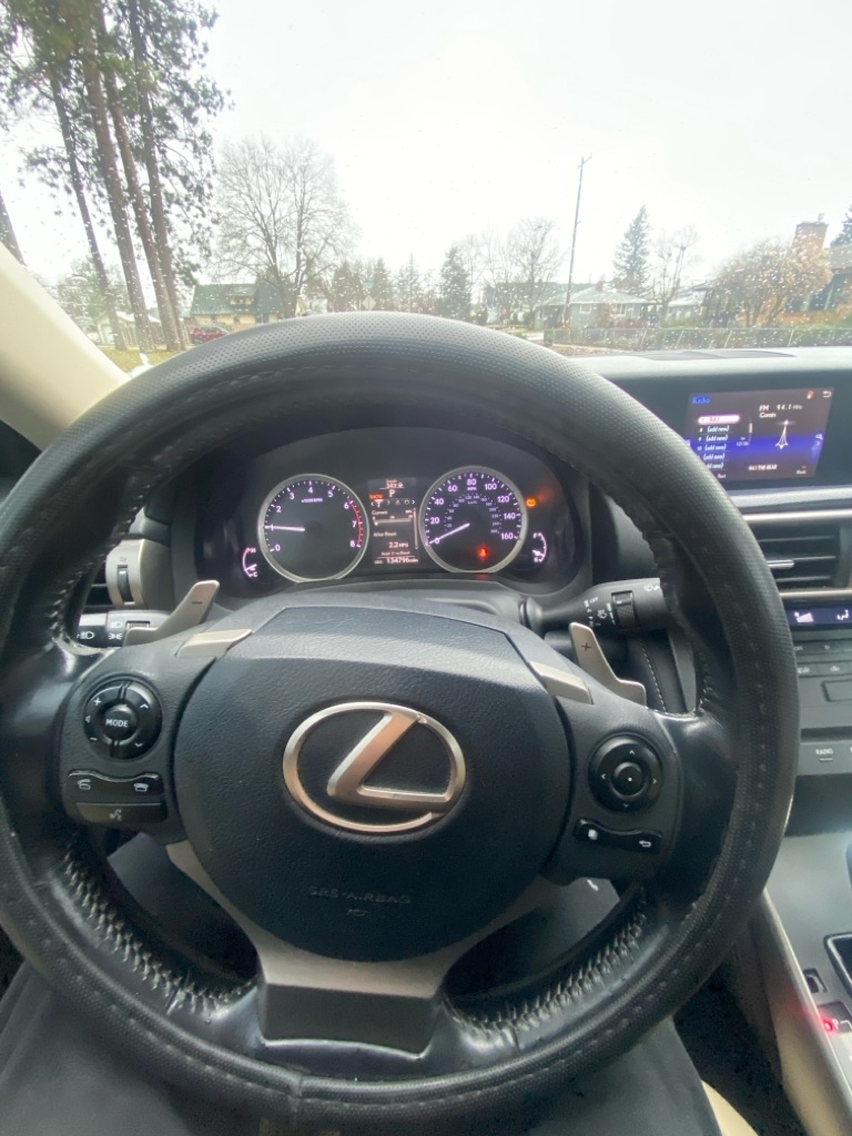 Lexus IS  2016